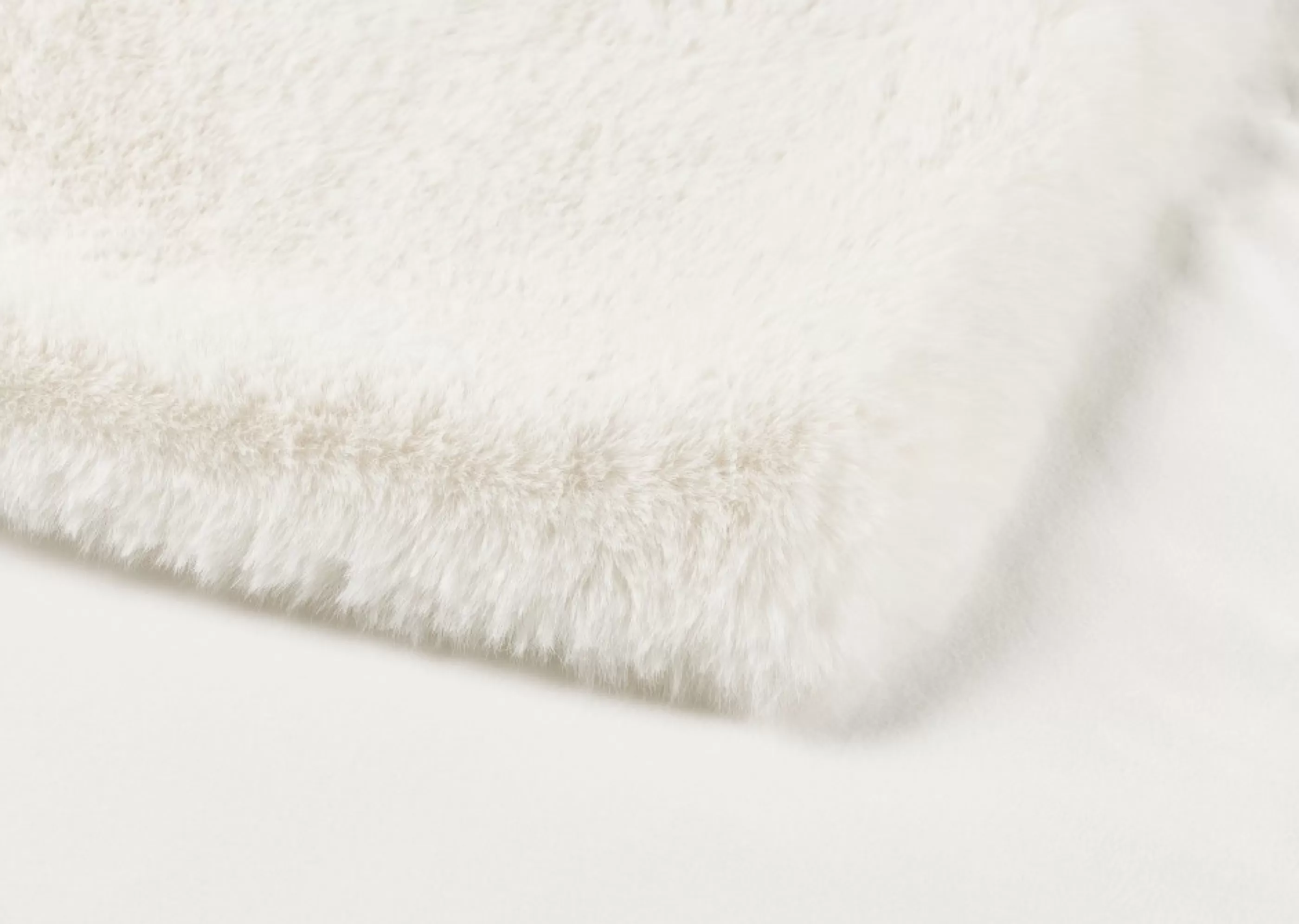 unavailable Throws*Cate Faux Fur Throw