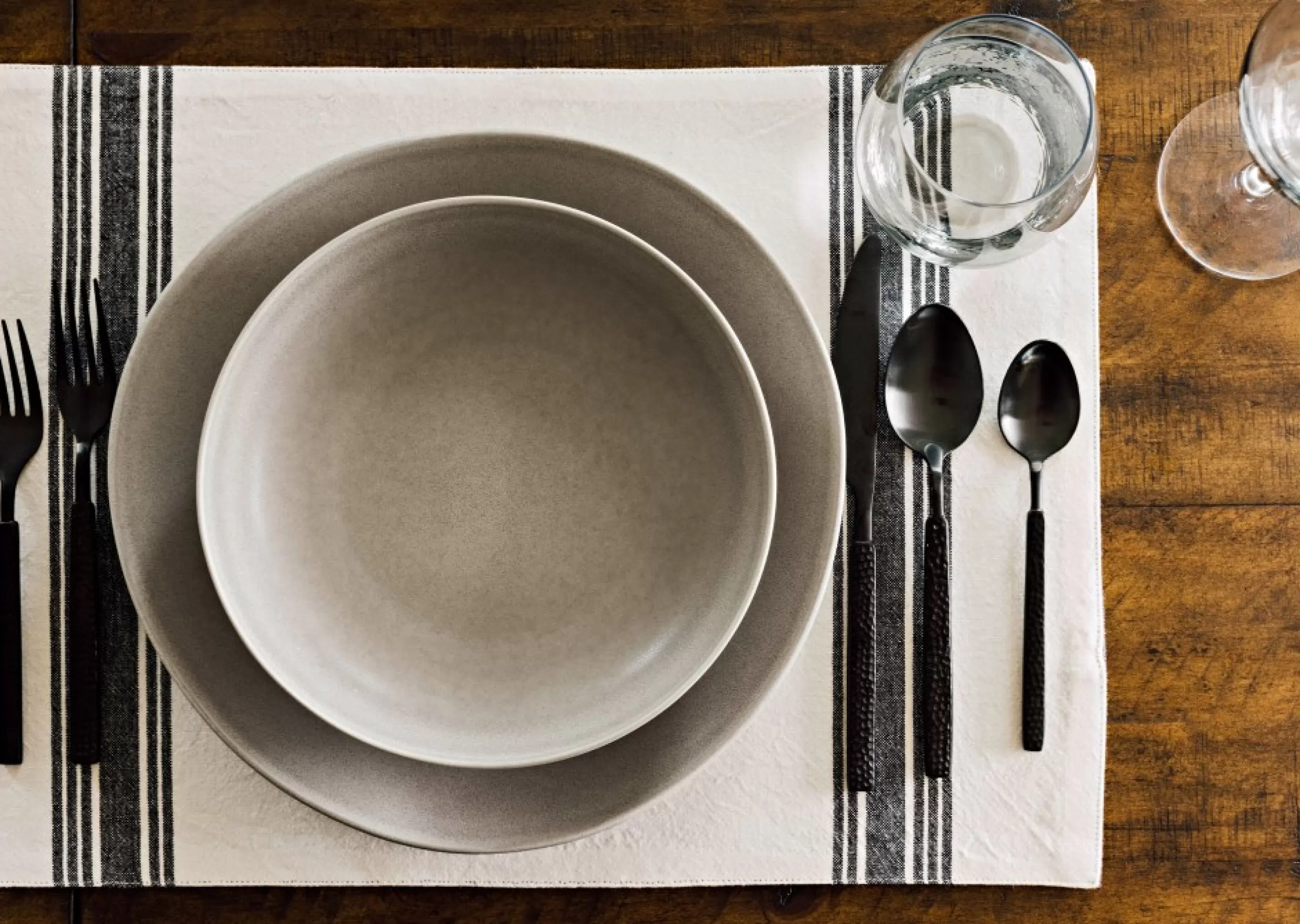 Urban Barn Dinnerware*Hammered 5-Piece Cutlery Set